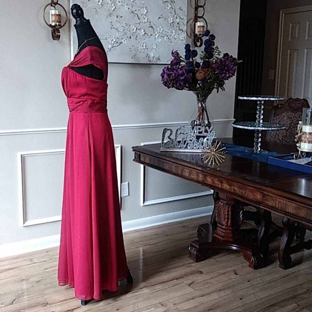 Belsoie Tiffany Chiffon Red Cap Sleeves Floor-length Gown. Size 8 - Picture 9 of 17